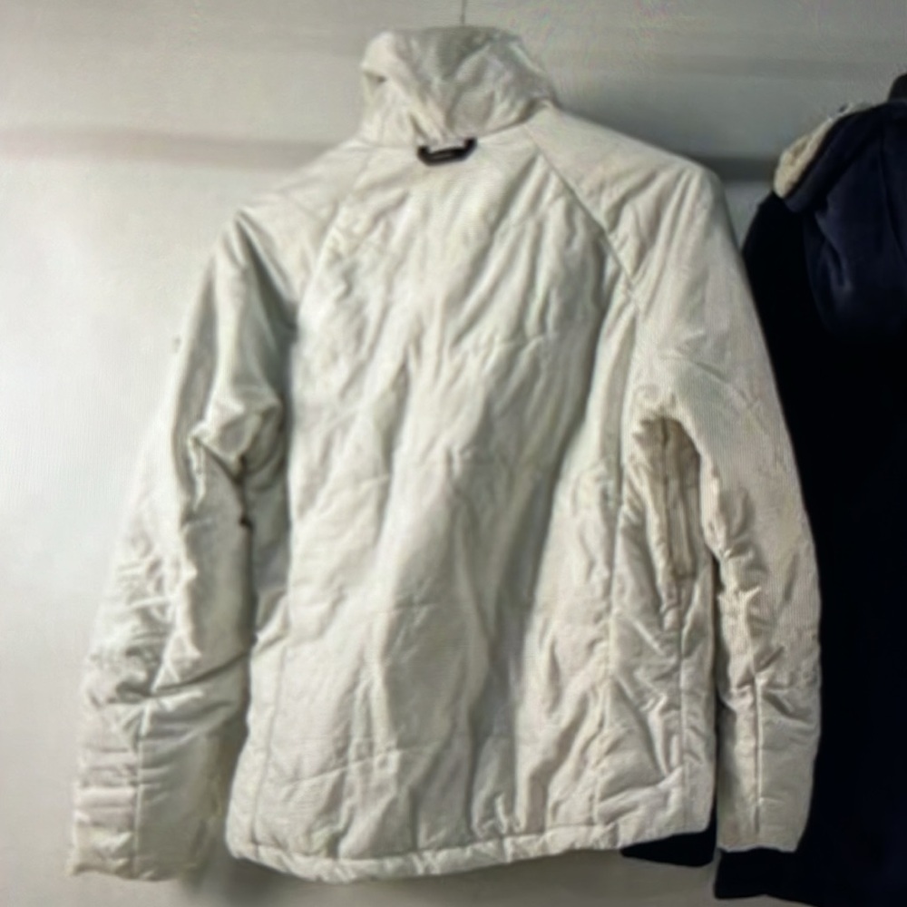 Large White Columbia puffer jacket - Picture 2 of 3